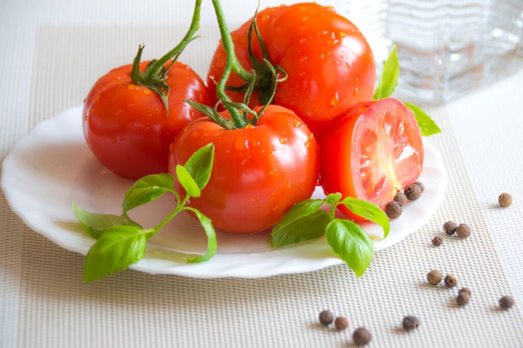 Tomates vermelhos ricos em licopeno para saúde cardiovascular e proteção contra o câncer